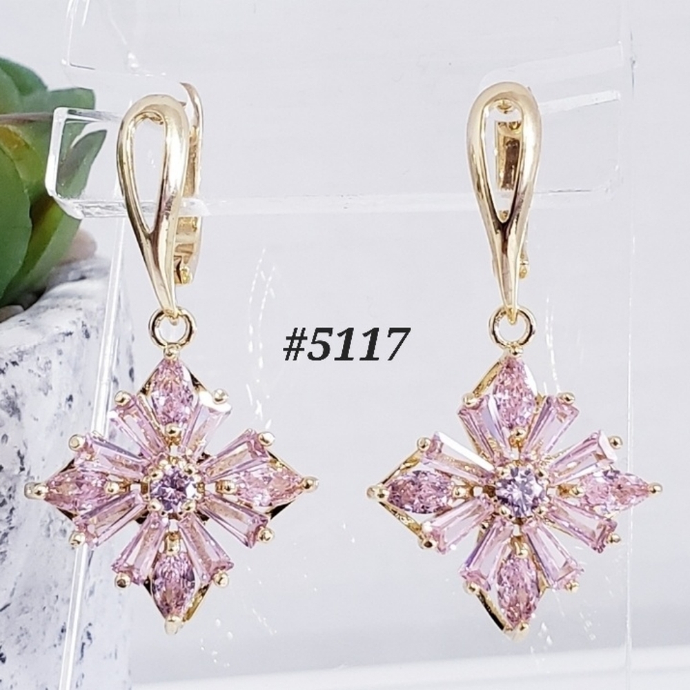 New! Simulated Pink Diamond floral Earrings🤍
